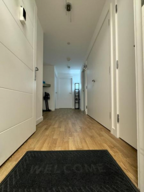 Must See Cozy 2-BdR w City Views, East Ldn
